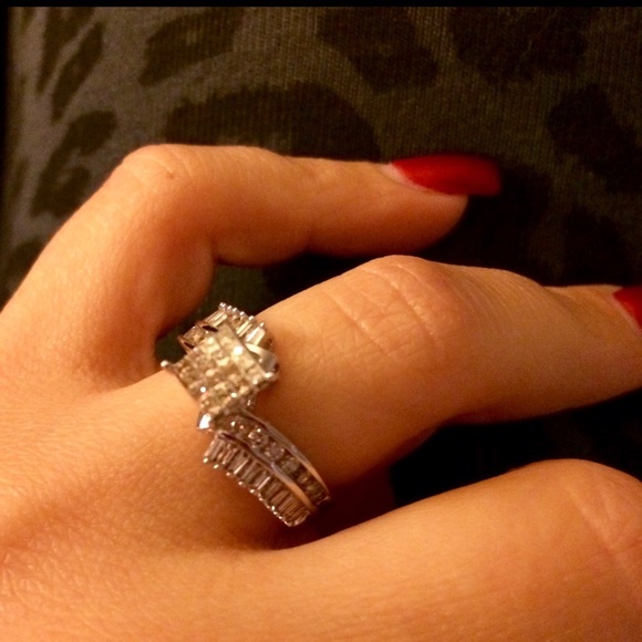 14k Gold Ali Diamond Ring - Picture 1 of 1